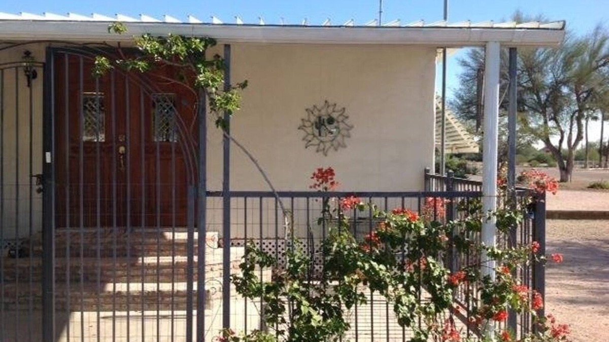 Apache Junction House | Quite Charming Updated 2 bedroom/1 bath home in Apache Junction, AZ