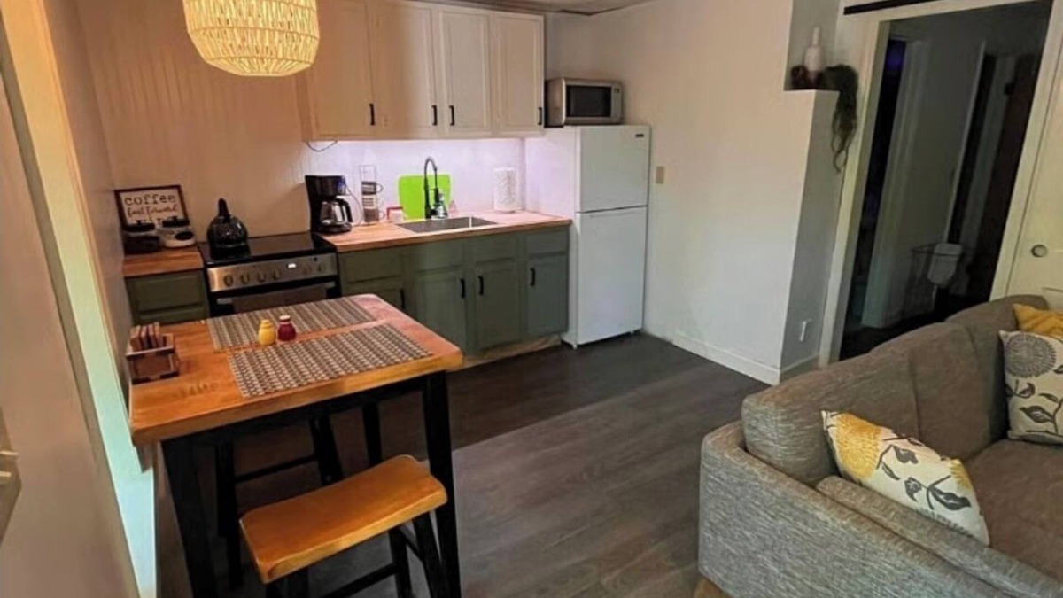 Summerfield Apartment | Quite in law suite