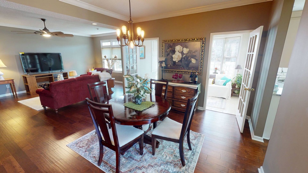 Hendron House | Quite neighborhood close to golf course