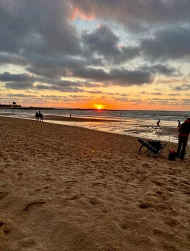 Pont Blondin Apartment | Résidence privée très bien situé vue piscine plages Mimosas Sablettes