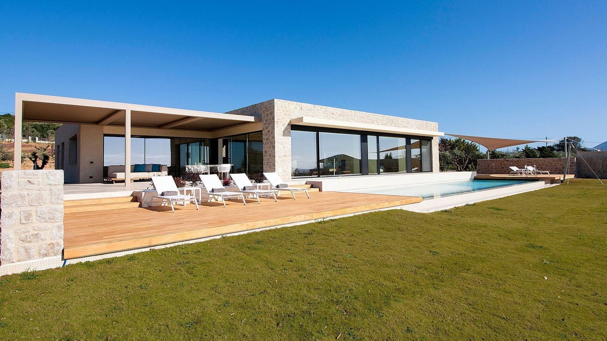 Petrochori Villa | R 1466 Roca with BBQ (gas), Wine cooler & Outdoor shower.