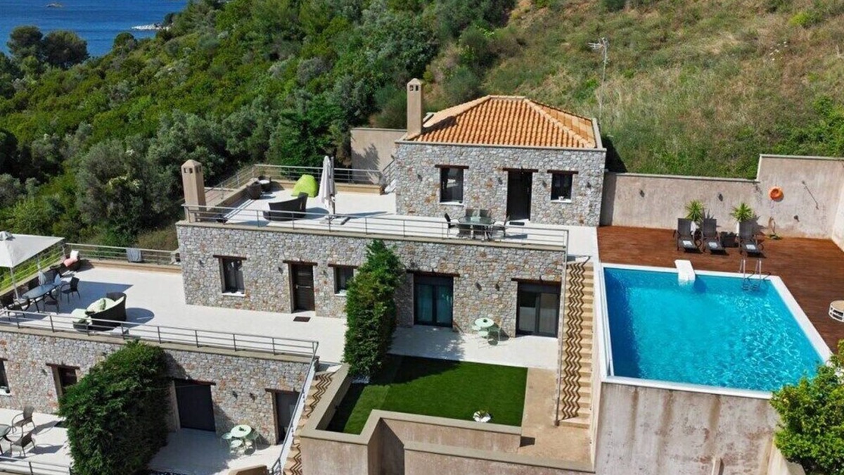 Vassilias Villa | R 435 – Premium View Villa King Alexander
