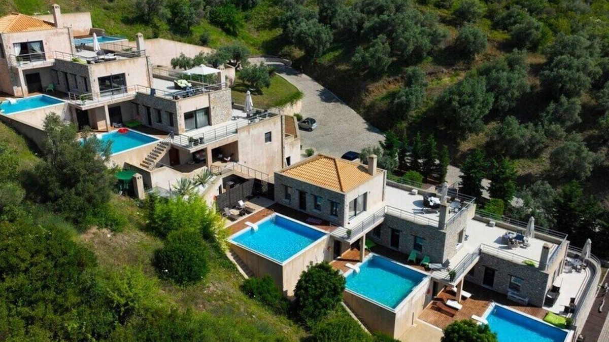 Vassilias Villa | R 436 – Premium View Villa King Phillip