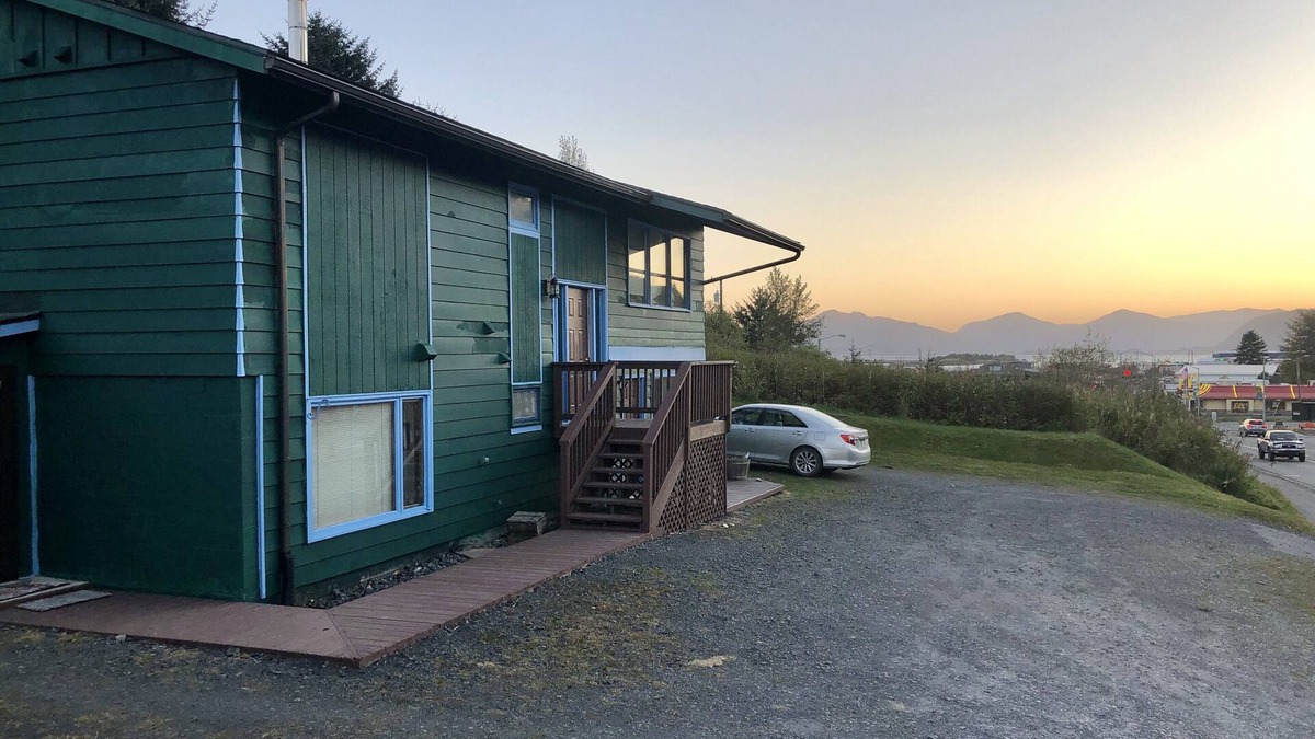 Kodiak Apartment | R & B's Pad