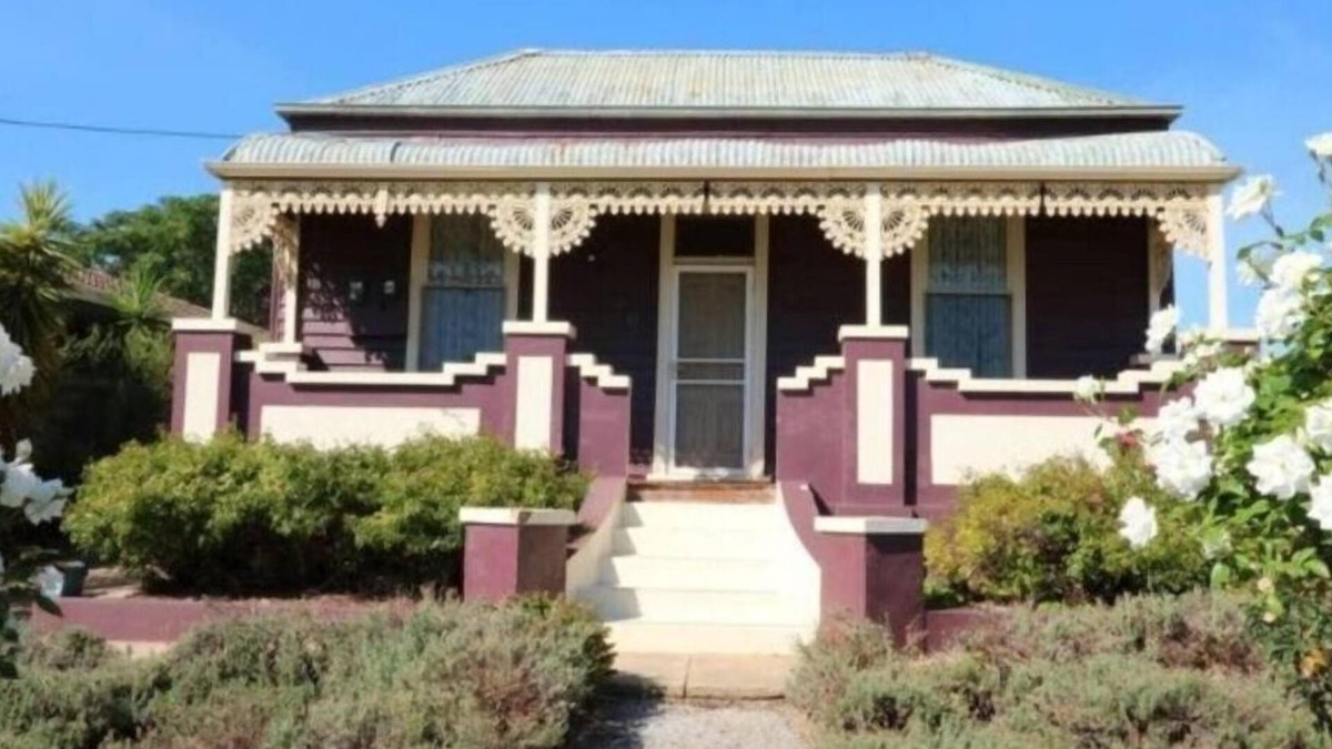 Maryborough Cottage | R&R Blue Diamond Luxury Cottage Maryborough, Vic