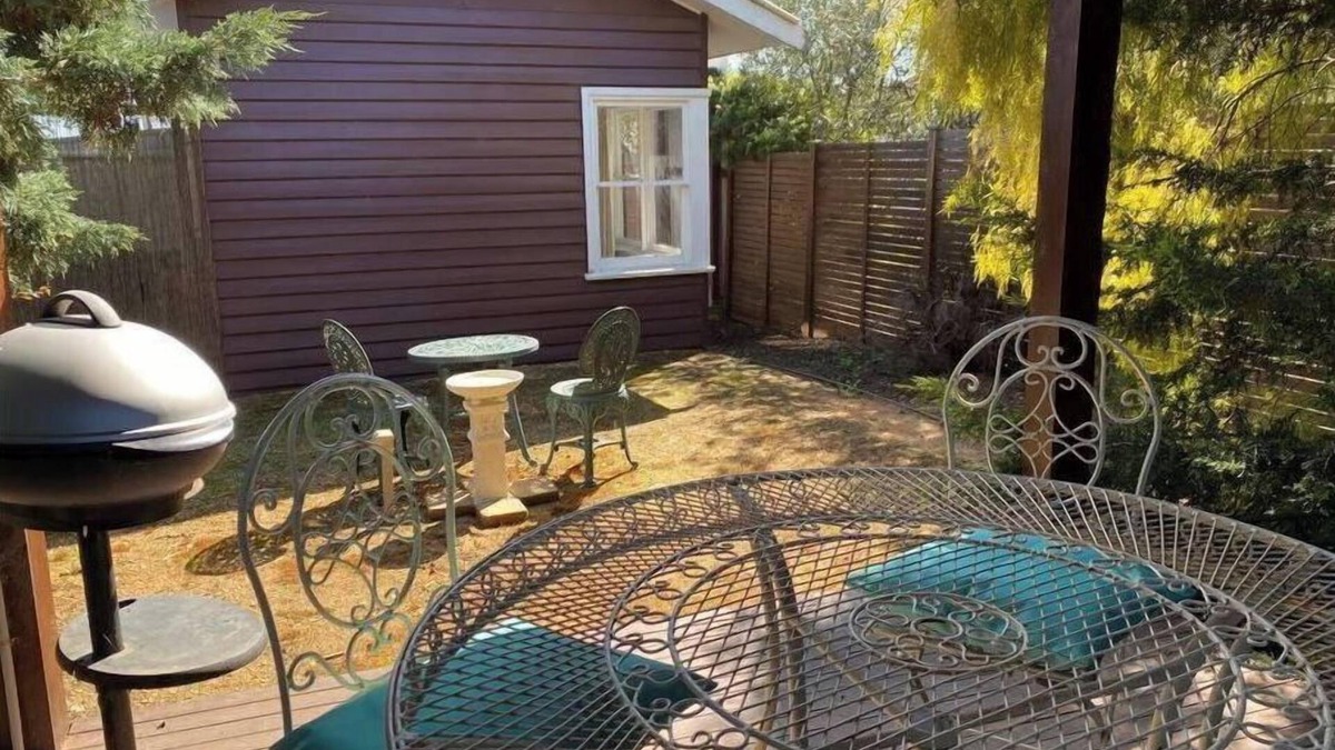 Maryborough Apartment | R&R Blue Diamond Luxury Studio Maryborough, Vic
