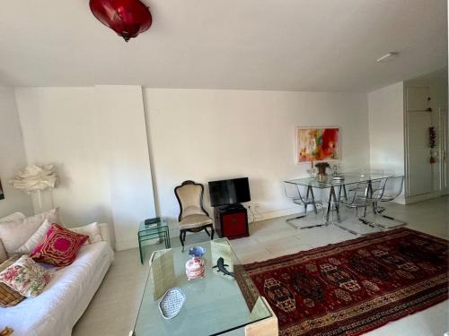 Huerta de la Salud Apartment | R4 Apartment next to Plaza de España and Metro