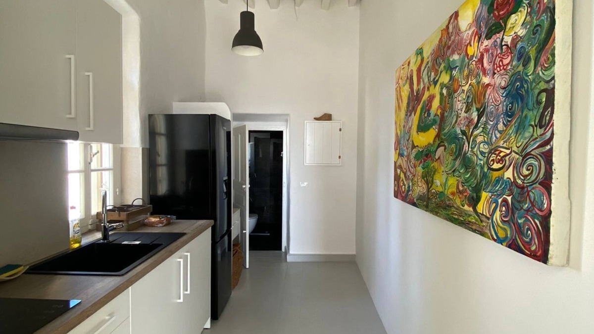 Apollonia Apartment | Rabagas House - In The Heart of Apollonia