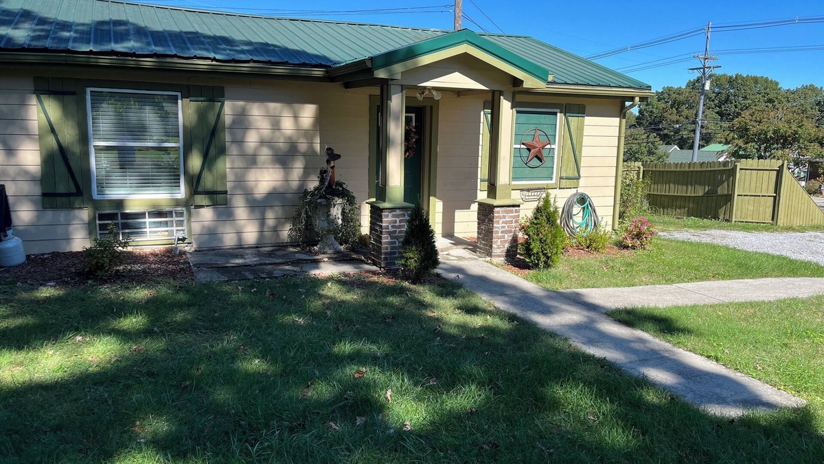 Walden Cottage | Rachel's Place is a place of quiet rest yet close to all the attractions.