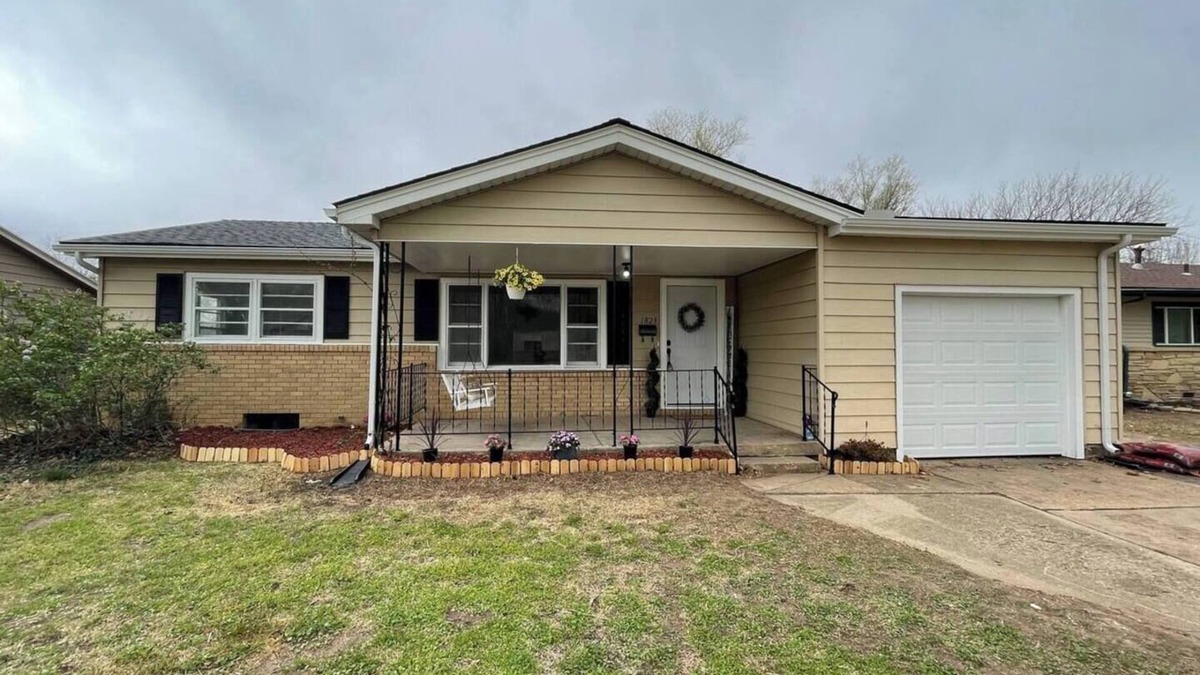 Wichita House | Radian Ranch - 2 Kings, Near Derby - Fenced Yard - Pet Friendly.