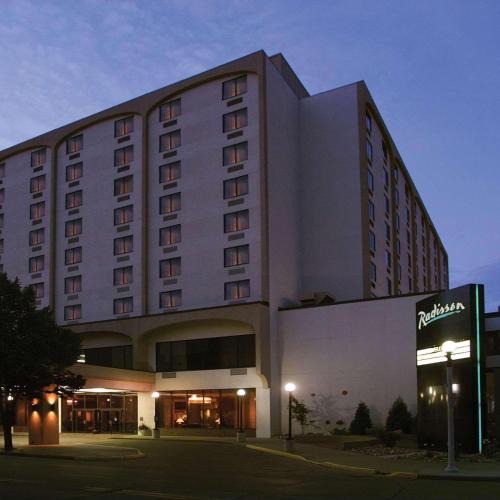 Bismarck Hotel | Radisson Hotel Bismarck