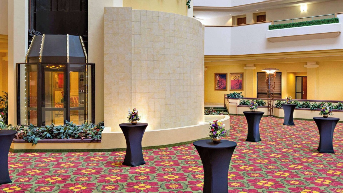 Cedar Rapids Hotel | Radisson Hotel Cedar Rapids