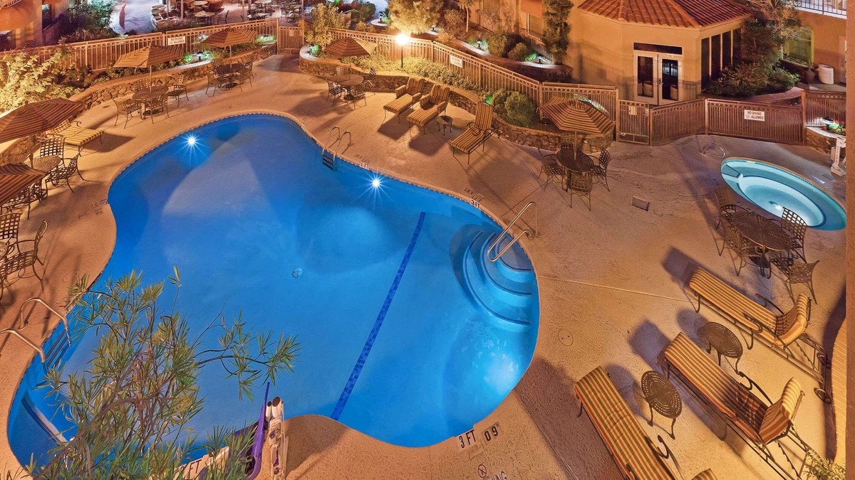 Biggs Field Hotel | Radisson Hotel El Paso Airport