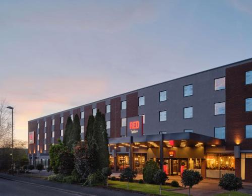 Lowfield Heath Hotel | Radisson RED London Gatwick Airport