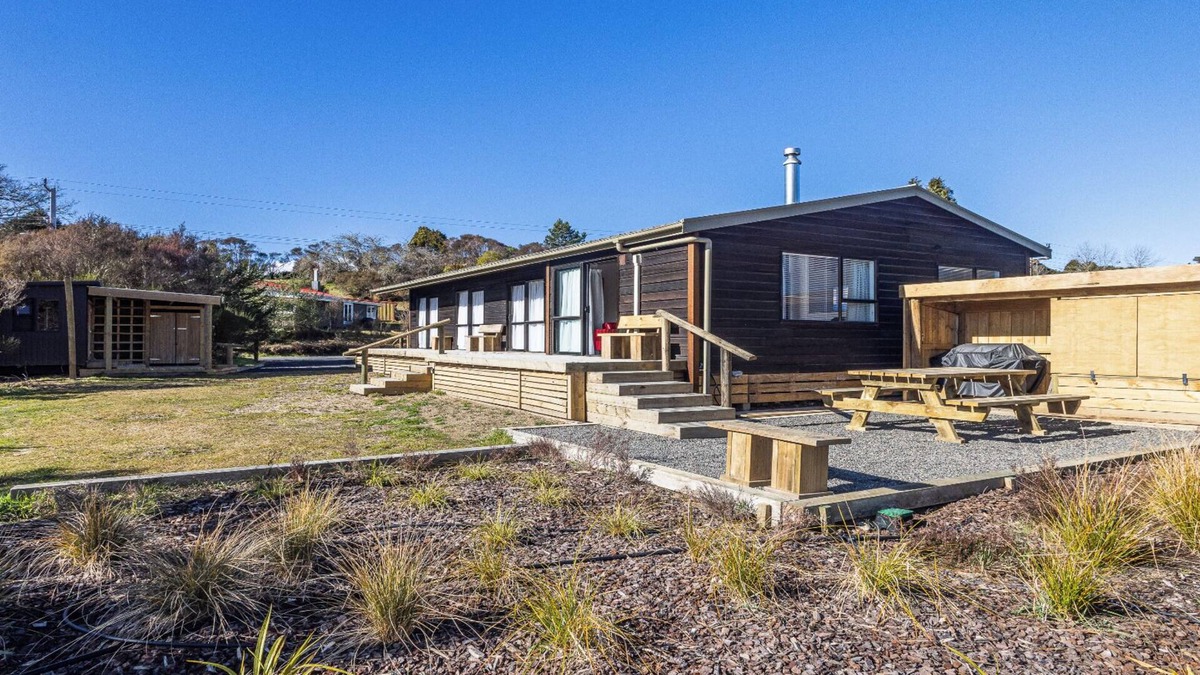 Raurimu House | Railside Chalet - Raurimu Holiday Home