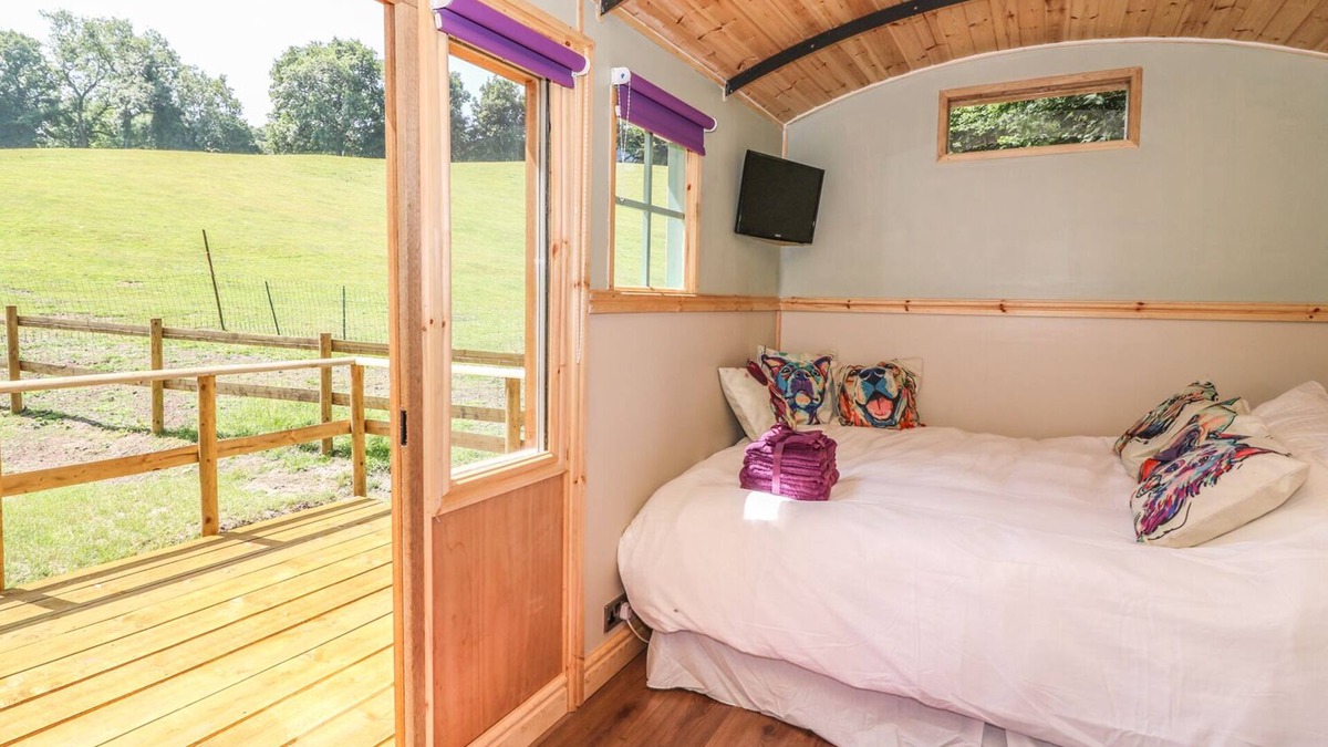 Abergavenny Cottage | Railway Carriage