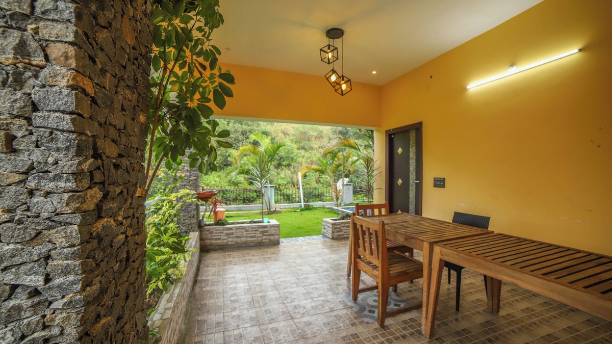 Yercaud Villa | Rain Rock Villa