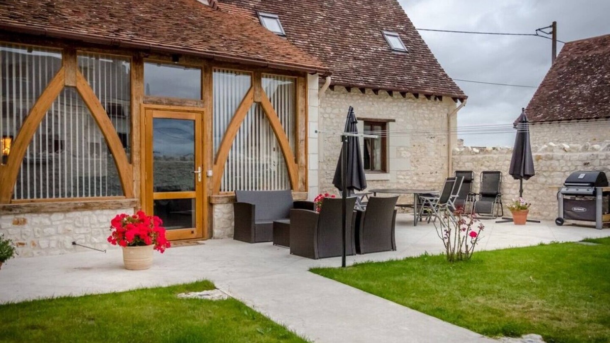 Cussay House | Rainbow Arch - Lovely Gite in Stunning Surroundings, Les Arches de Muschamp
