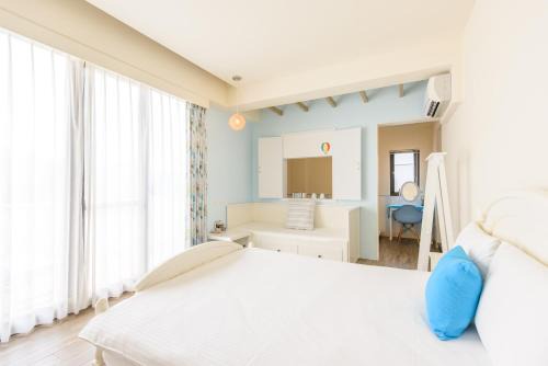 Jiji House | Rainbow Field House