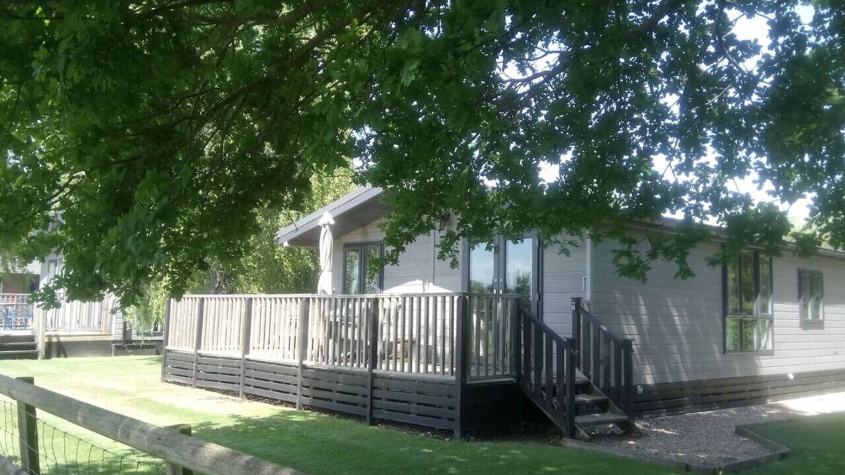 Romney Marsh Other | Rainbow Petty - Pine lodge - Kent countryside