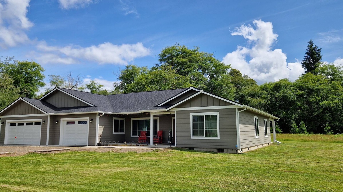 Forks House | Rainforest Getaway - Hot tub, bar, game room, creek in Forks.relax in style!