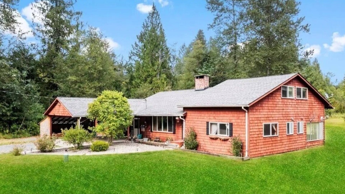 Mineral House | Rainier Estates' 5 Acre, 3100sqft, HotTub, Events