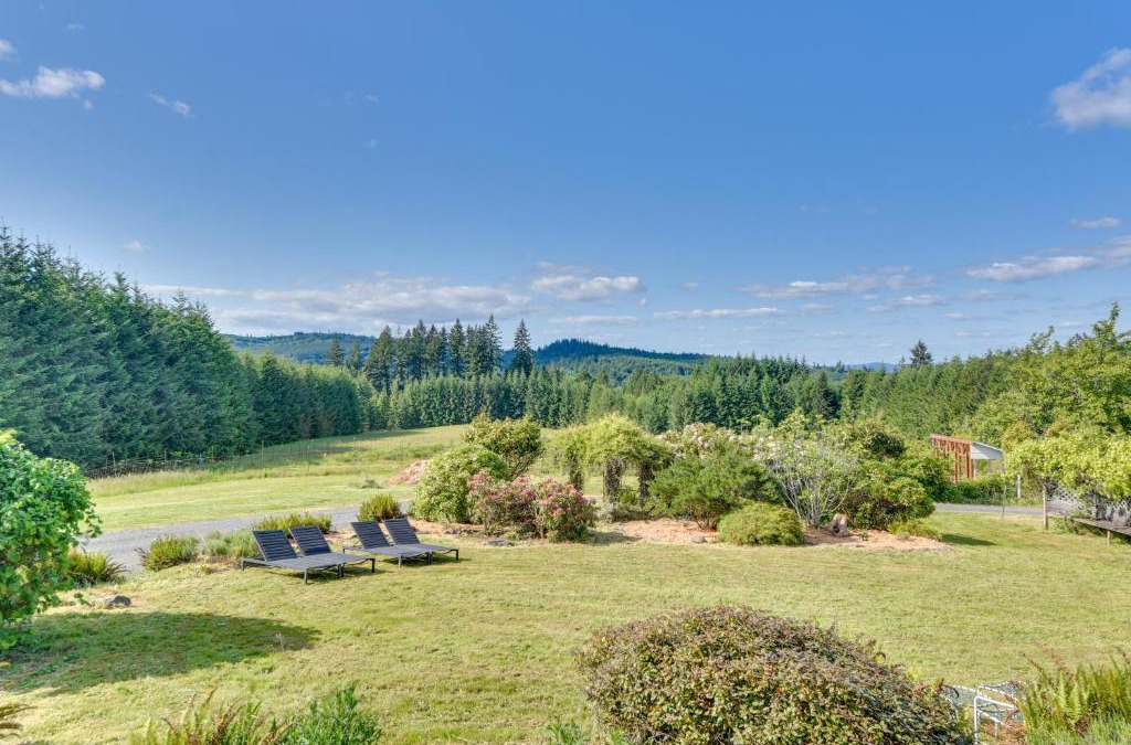 Carrolls House | Rainier Home on 20 Acres with Blueberry Farm!