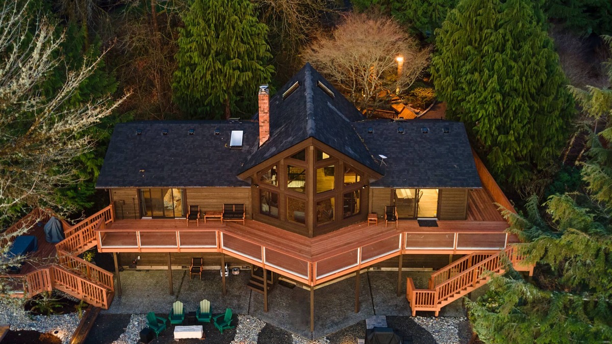 Olympia House | Rainier View Waterfront Retreat - Sleeps up to 15