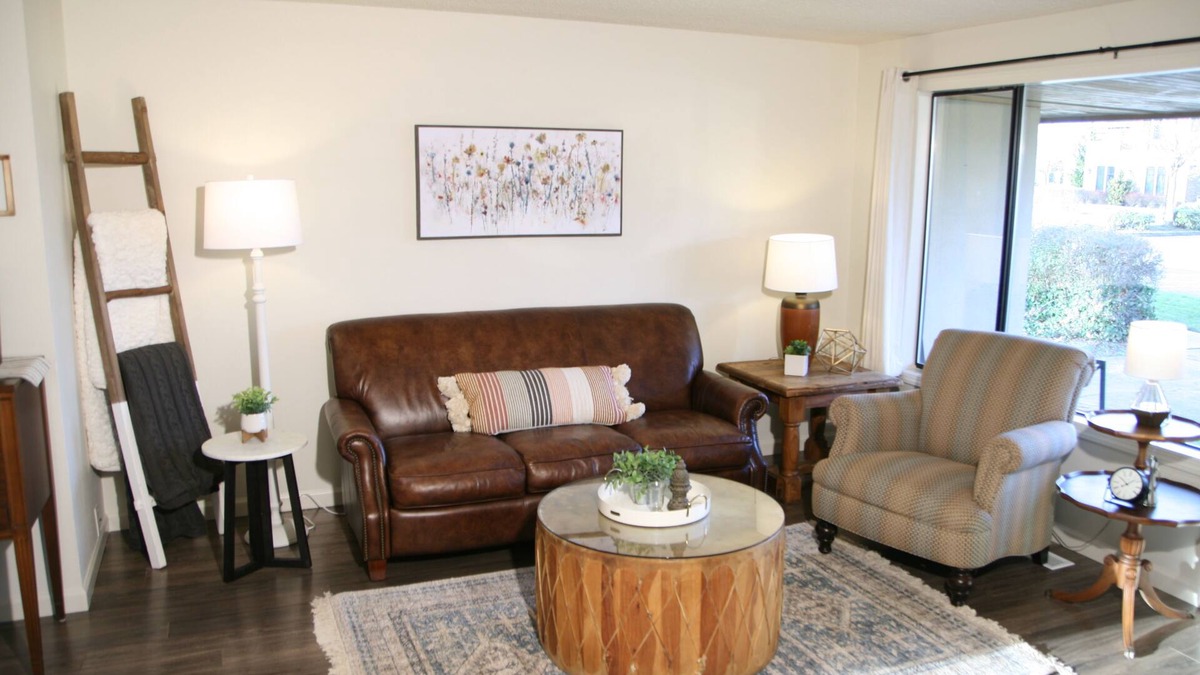 Enumclaw Condo | Rainier Villa, 2 minute walk to town