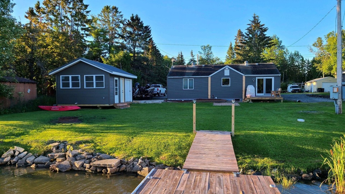 International Falls House | Rainy Lake Outpost on the shoreline of beautiful Rainy Lake