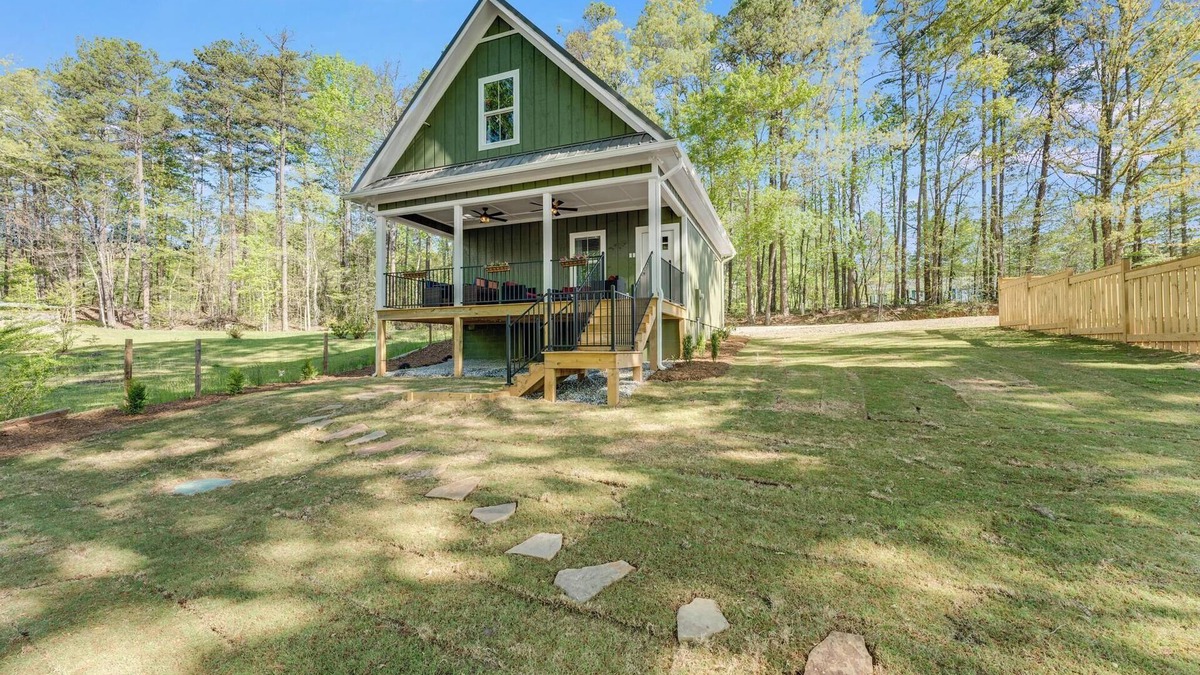 Oconee County Cottage | Rainyville - Emerald: Charming cottage with loft in Walhalla, South Carolina
