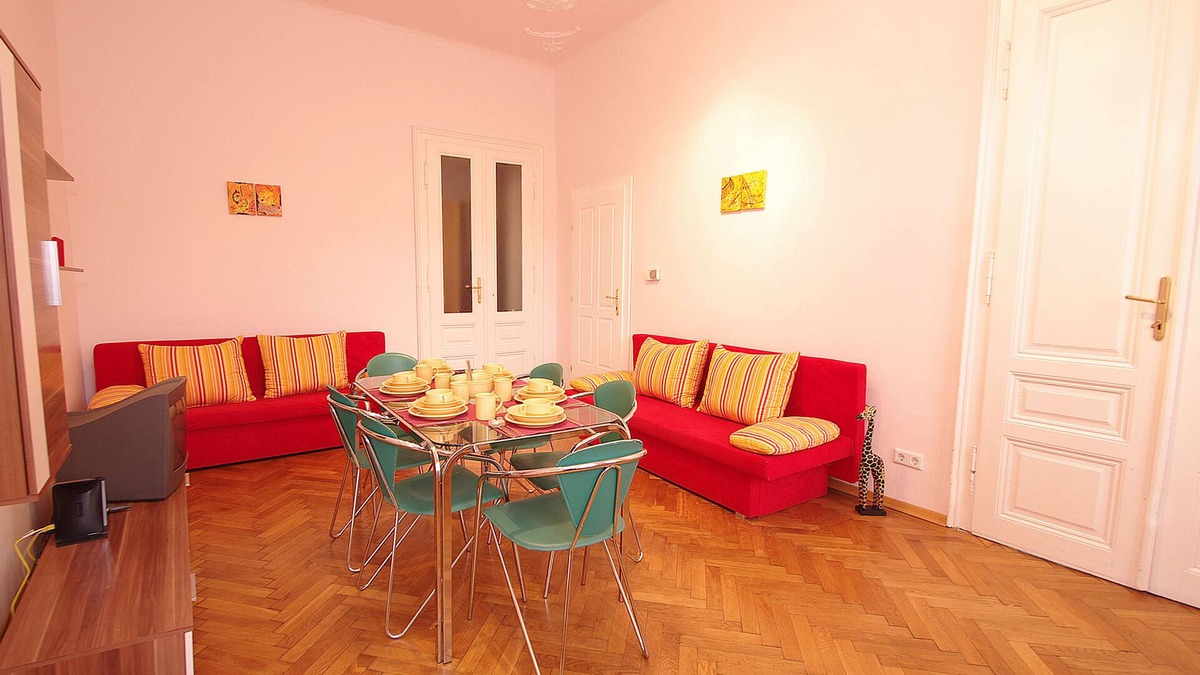 Pressbaum Apartment | Raisa big 2 ci. Apartment with large terrace and kitchen