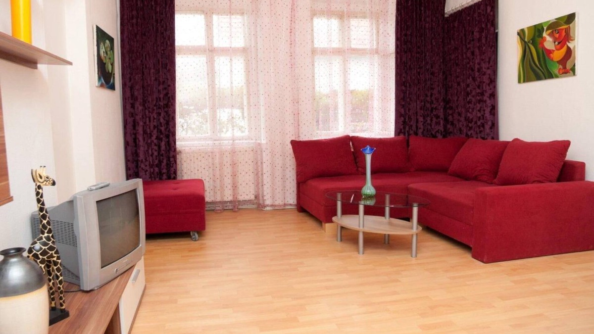 Pressbaum Apartment | Raisa Bright friendly 3-room apartment with garden entrance