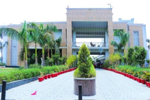 Aonla Hotel | Raj Garden and Hotel