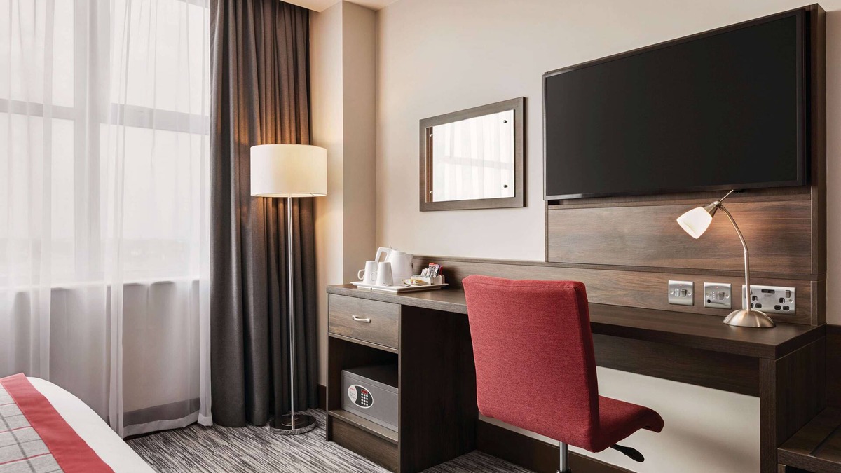Leeds Hotel | Ramada by Wyndham Leeds East