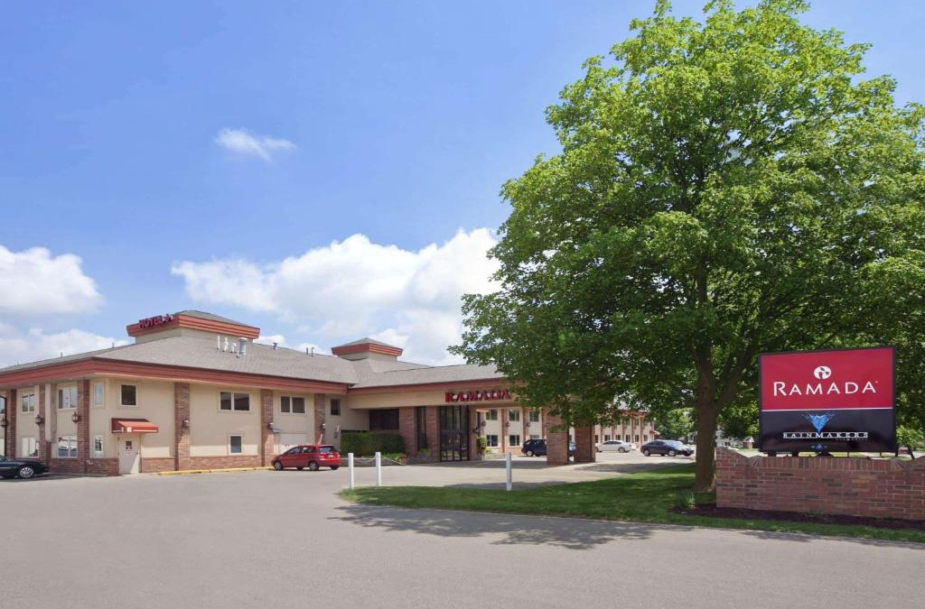 Saginaw Hotel | Ramada by Wyndham Saginaw Hotel & Suites