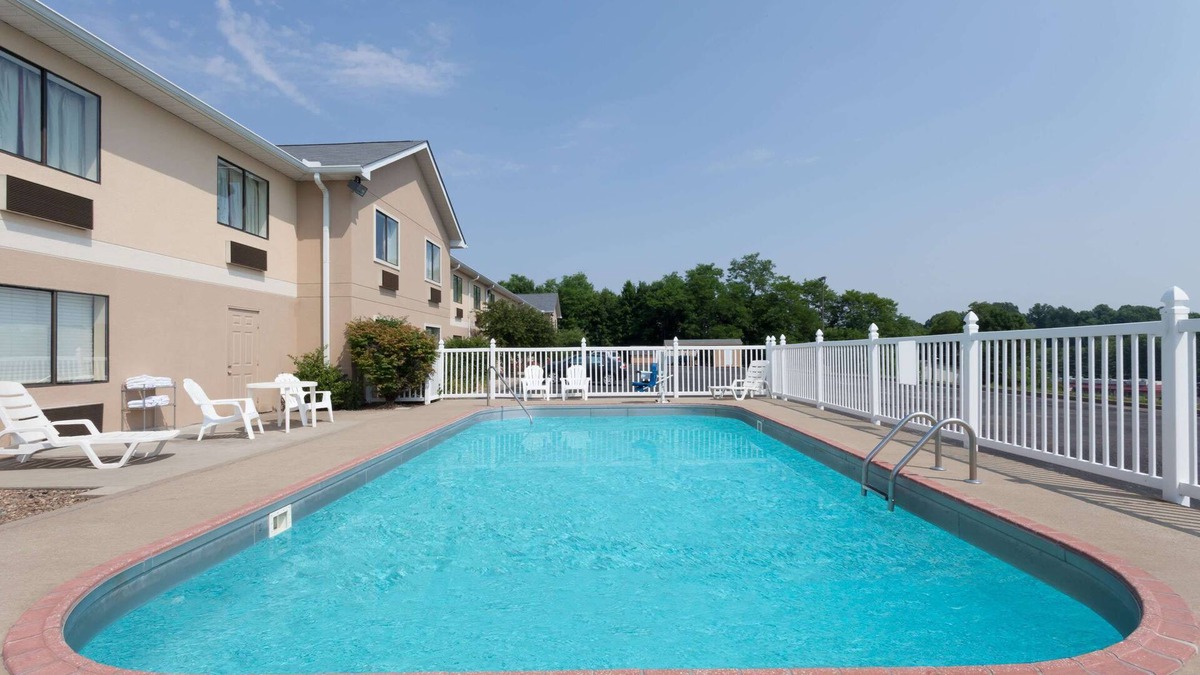 Tell City Hotel | Ramada by Wyndham Tell City