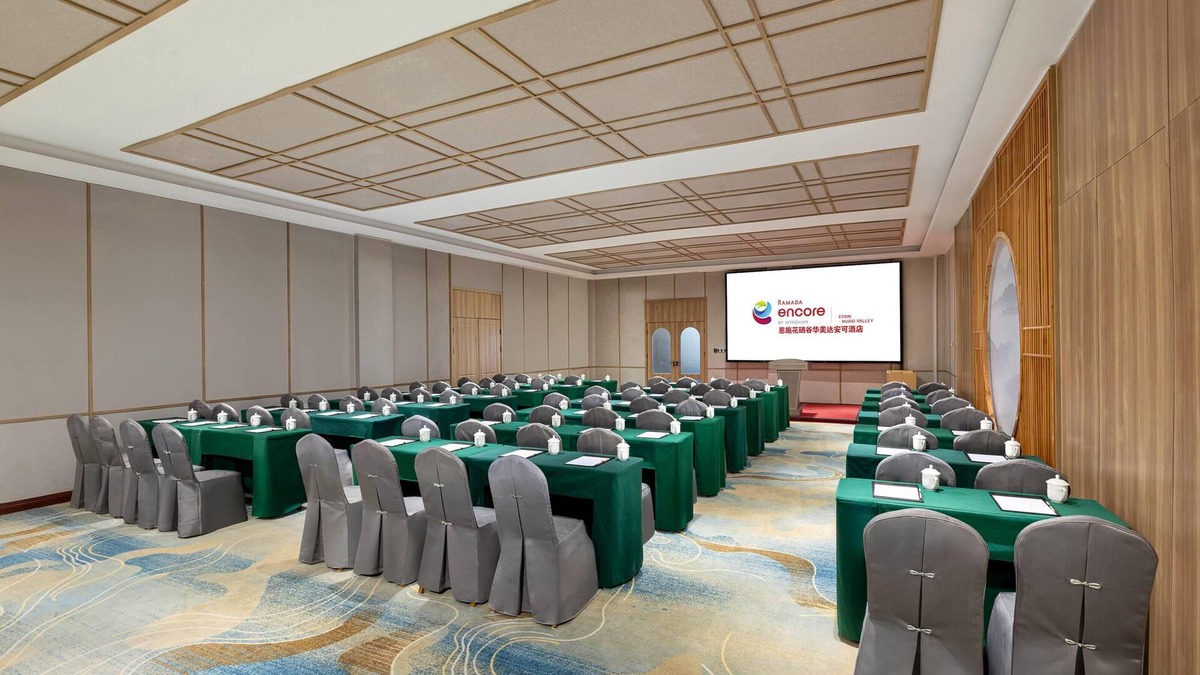 Enshi Hotel | Ramada Encore By Wyndham Enshi Huaxi Valley