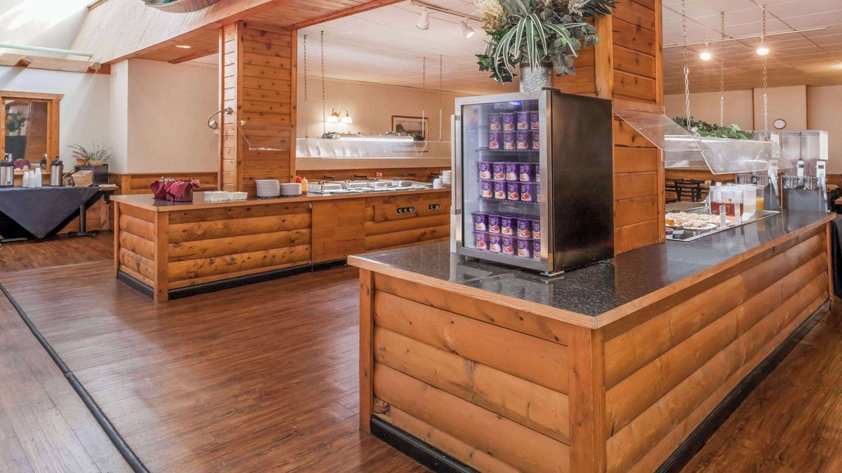 Grayling Hotel | Ramada Hotel & Conference Center by Wyndham Grayling