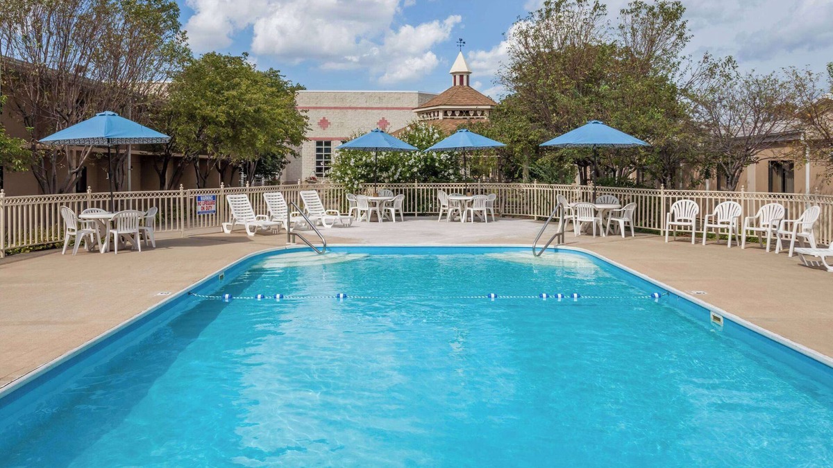 Hammond Hotel | Ramada Hotel & Conference Center by Wyndham Hammond