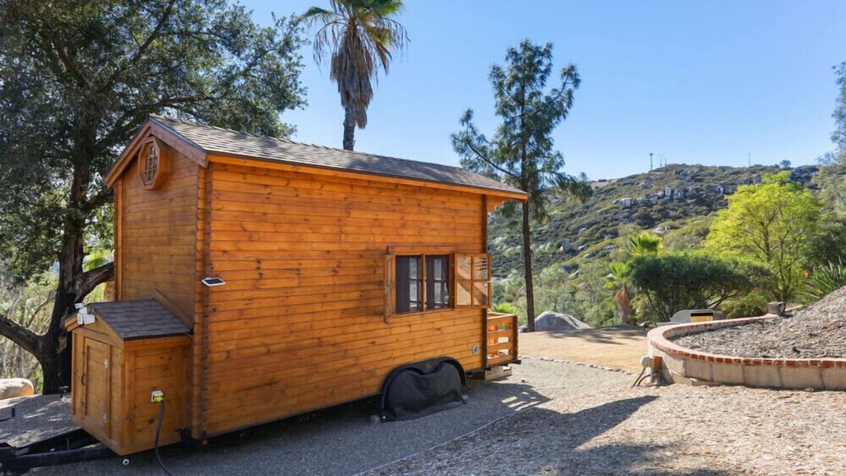 San Diego Country Estates Cabin | Ramona Wine Country Cabin Near San Diego. Walk to wineries. Pool.