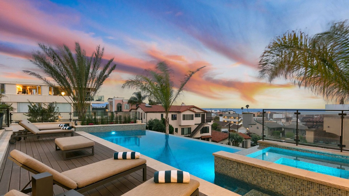 Hermosa Beach House | Rams Draft House - 15 five star reviews available upon request - beach luxury