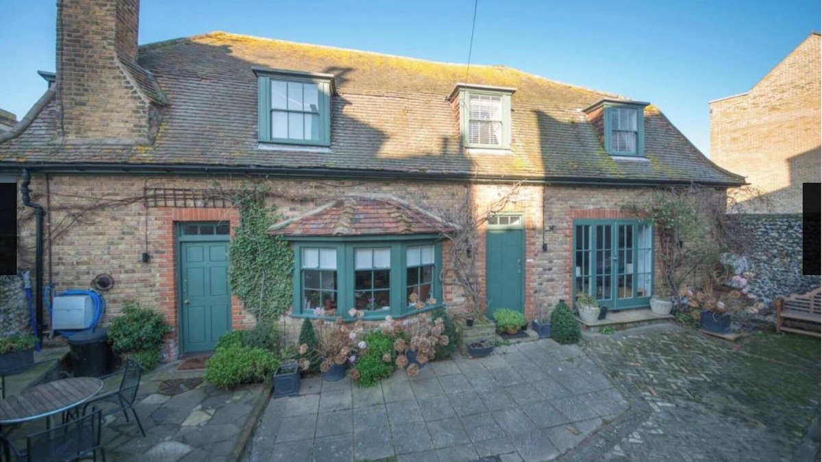 Ramsgate Cottage | Ramsgate - Coastal Cottage Escape - Pet Friendly with Parking