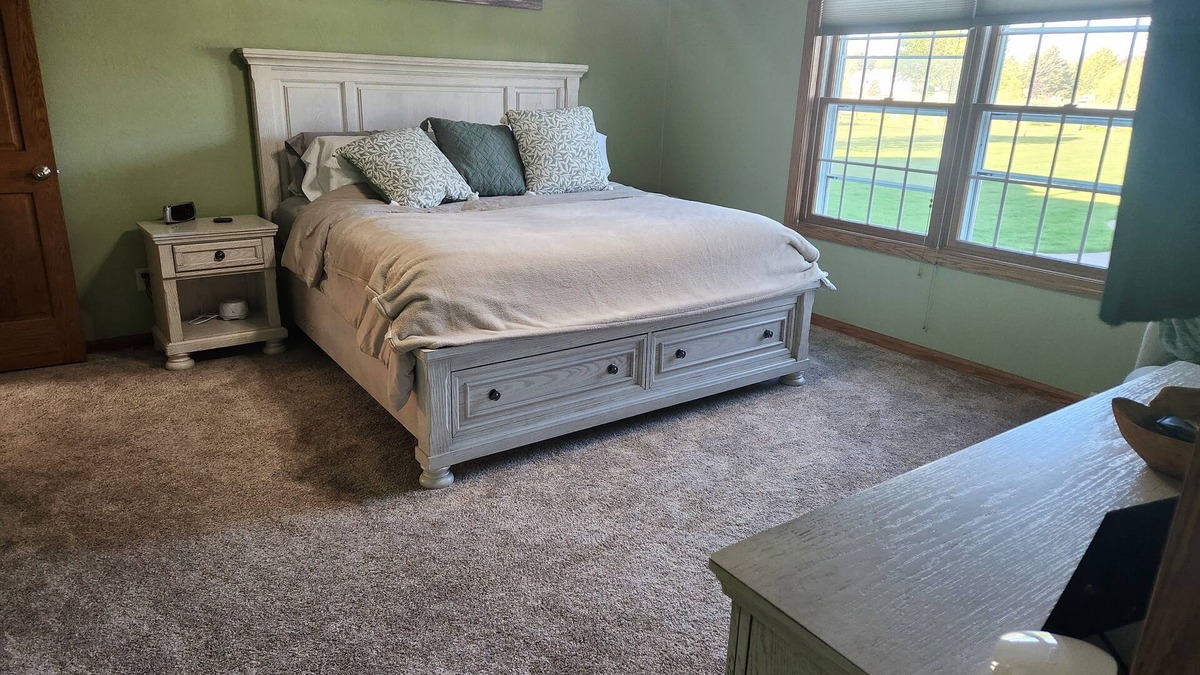Black Wolf House | Ranch Home with 5 bedrooms and large yard! Less than 10 minutes to Hwy 41.