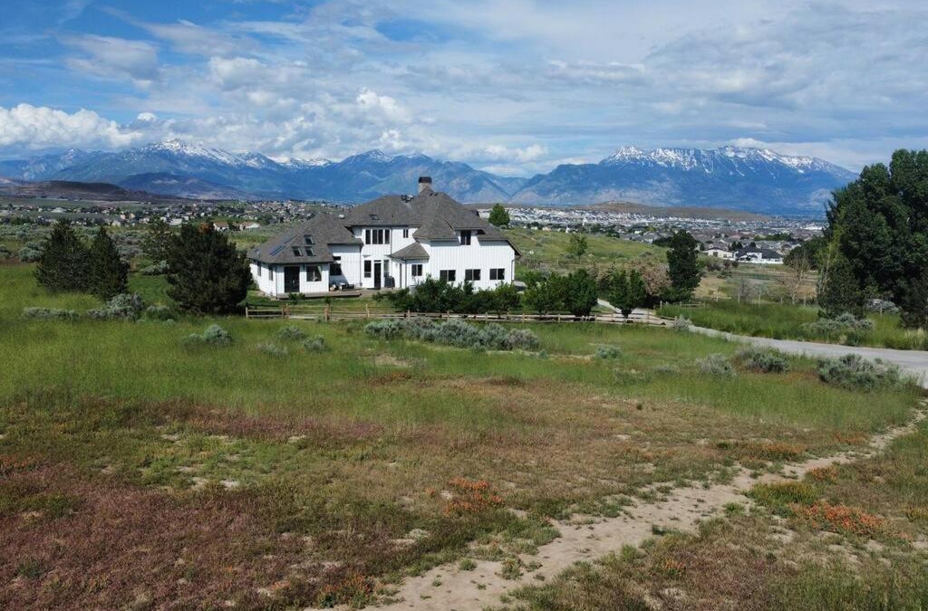Eagle Mountain Villa | Ranch Mansion 6 Acres & 360 Mnt Views & Hiking!