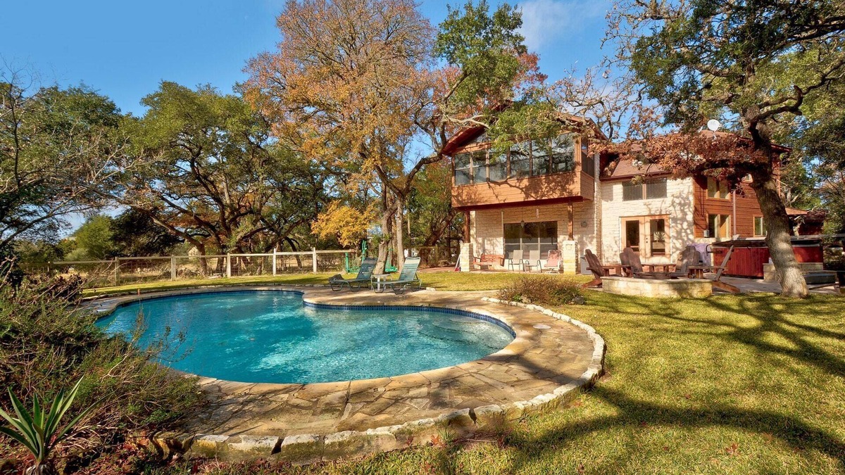 Driftwood House | Rancho Escondido - Great Family Home on Private Acreage With AWESOME Game Room.