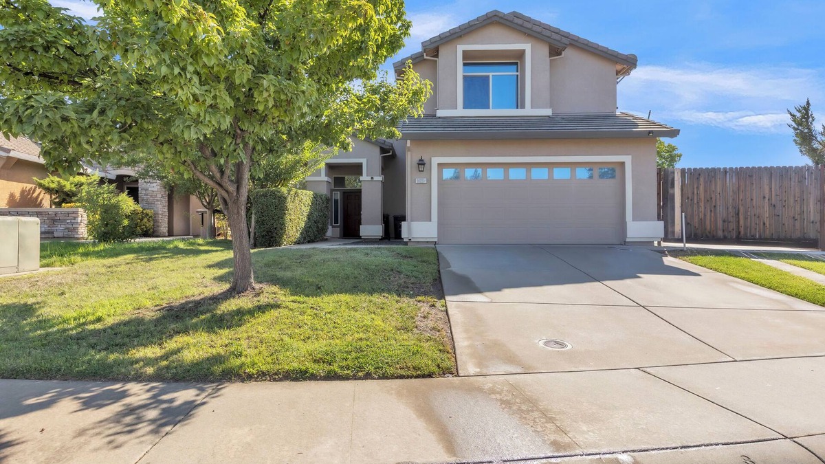 Rancho Cordova House | Rancho Heaven! Two-story 4bed 3bath Charming Home with fenced large backyard