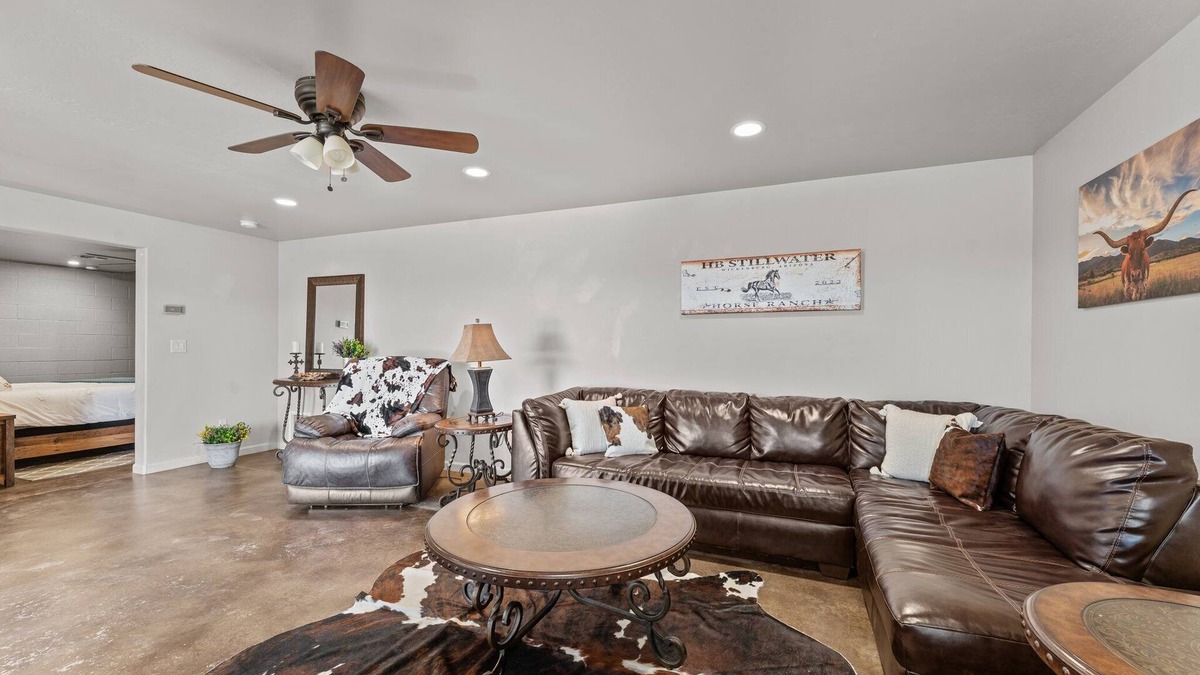 Wickenburg House | Rancho Vista Dos NEWLY decorated casita w/horse stalls