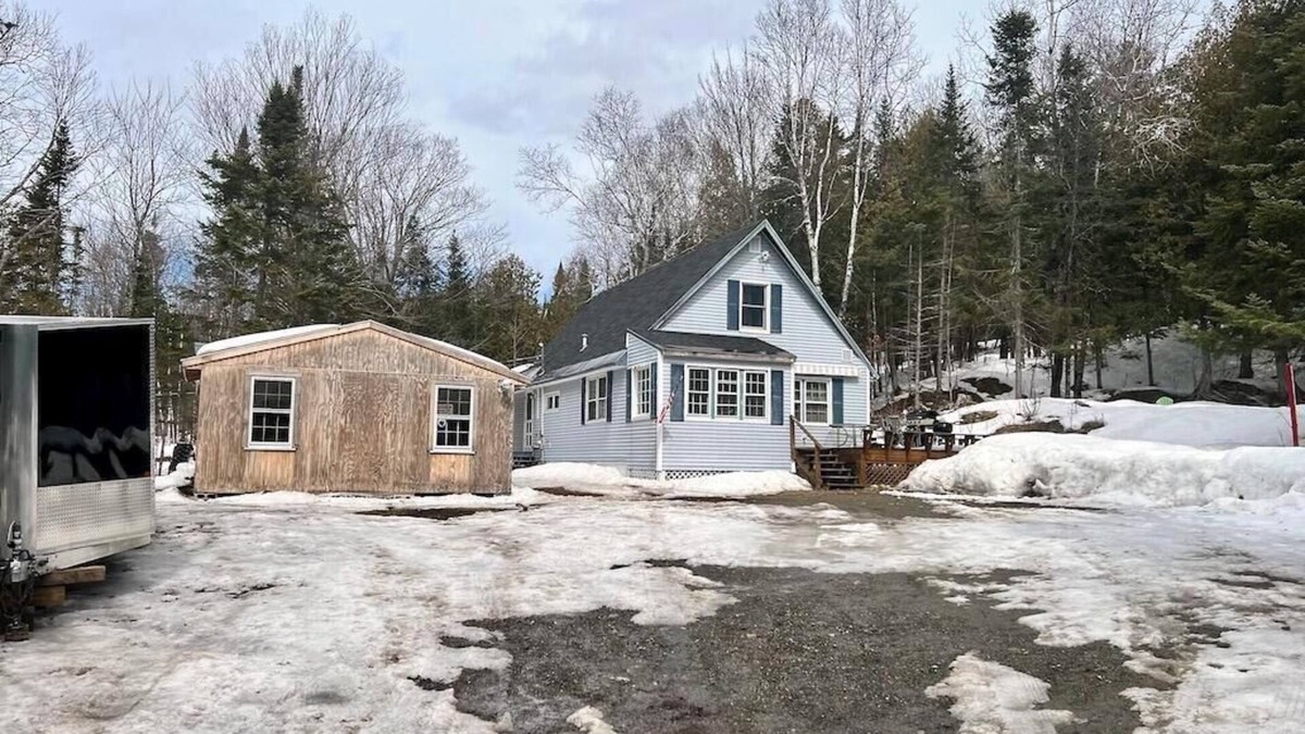 Oquossoc House | Rangeley's Edge Cabin