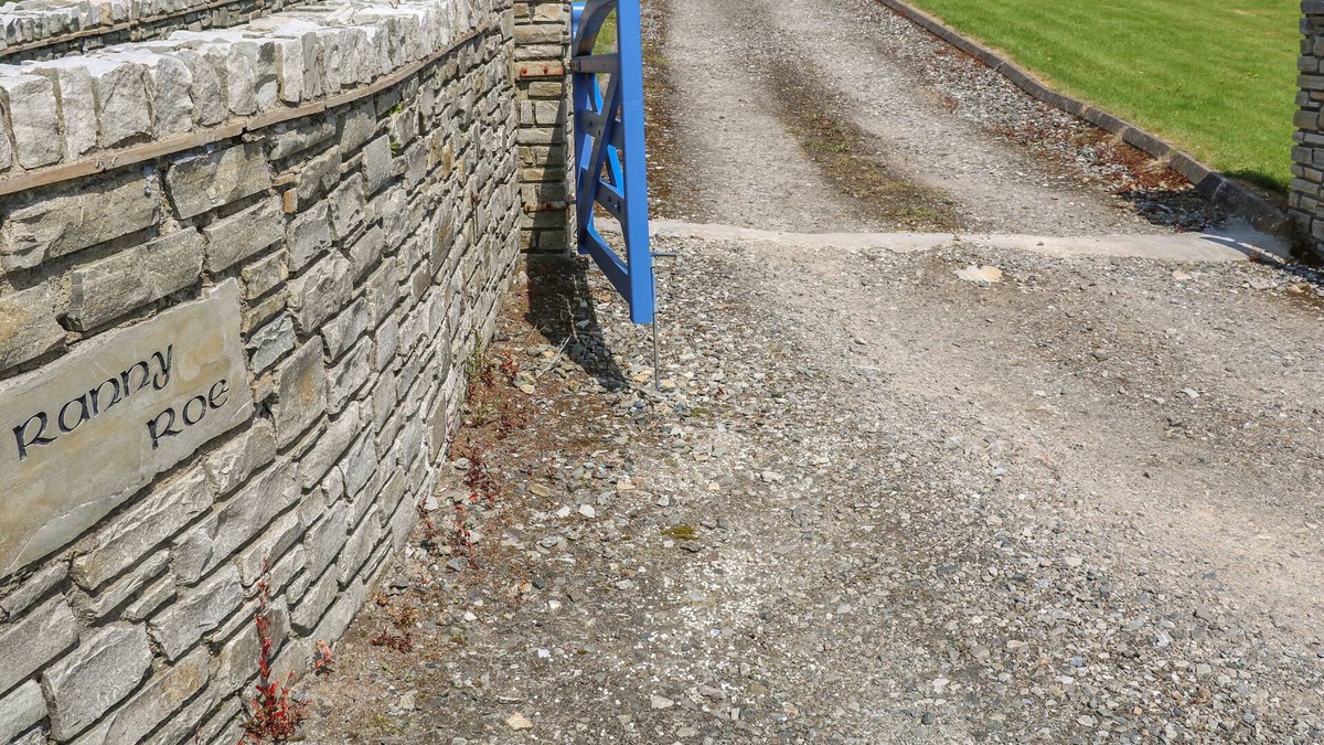 Fivemilebourne House | RANNY ROE, pet friendly, with open fire in Portsalon, County Donegal